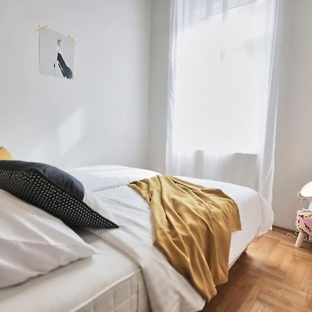Unwind In Style W Sauna Dsgn 2Br Home Budapest Eksteriør billede