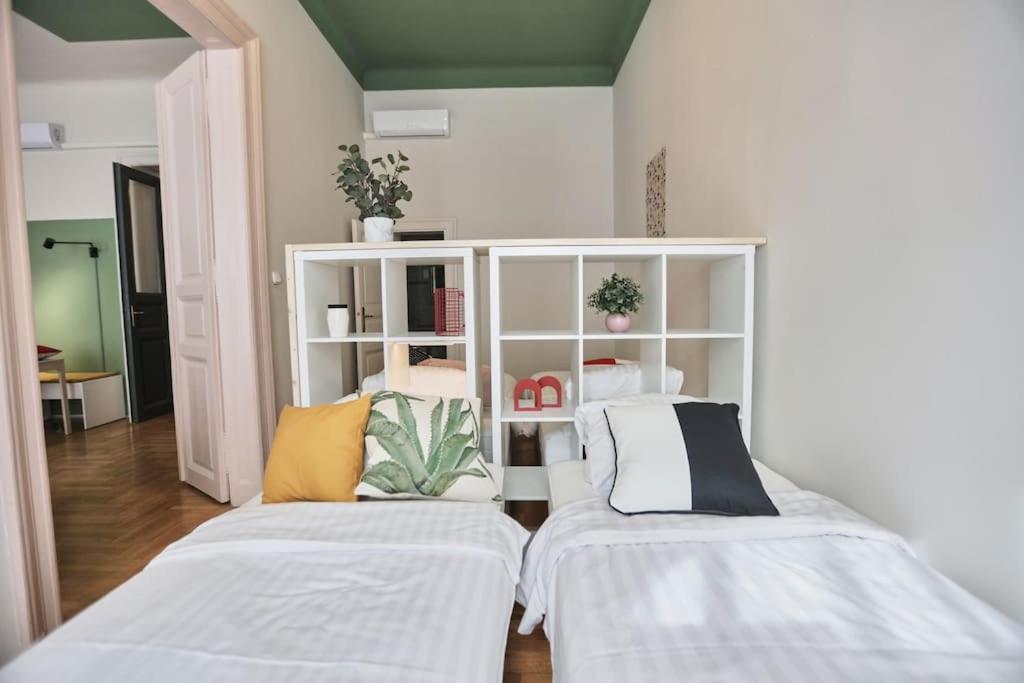 Unwind In Style W Sauna Dsgn 2Br Home Budapest Eksteriør billede