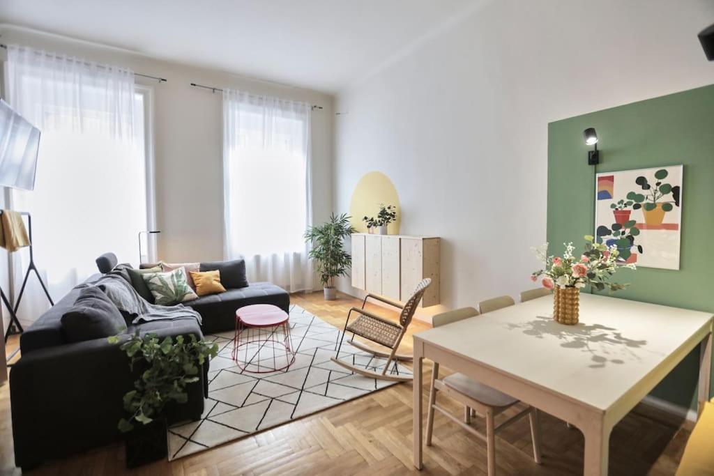Unwind In Style W Sauna Dsgn 2Br Home Budapest Eksteriør billede