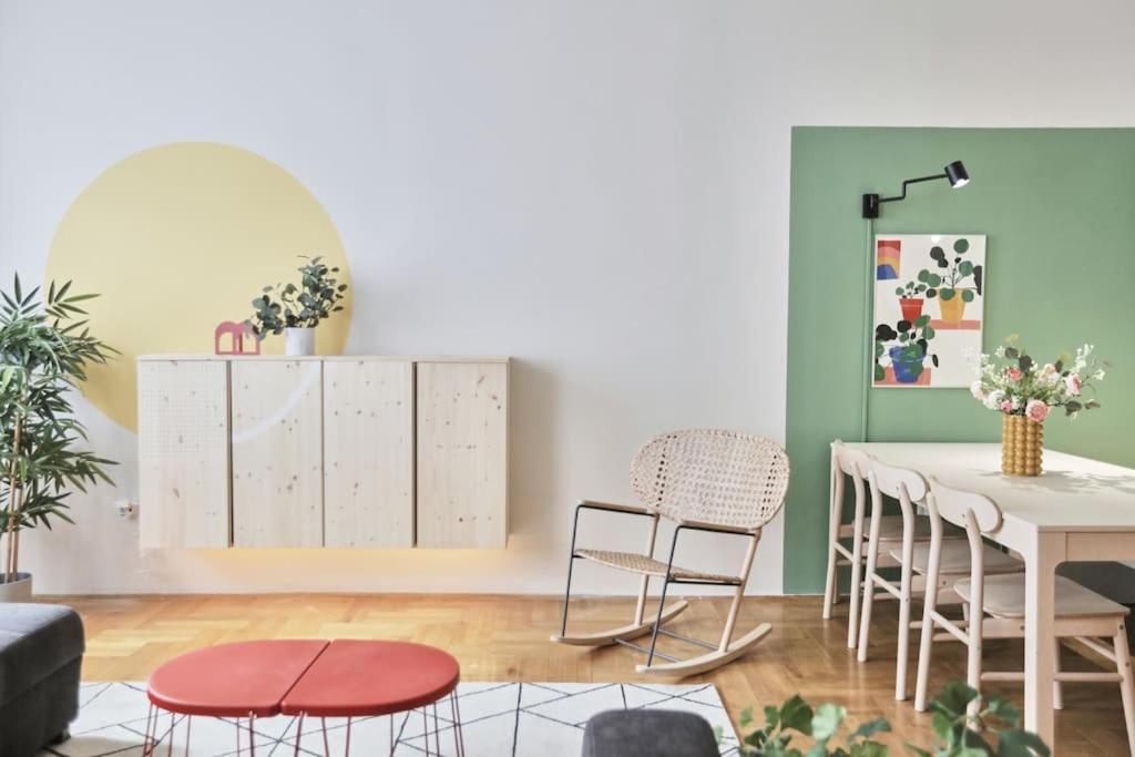 Unwind In Style W Sauna Dsgn 2Br Home Budapest Eksteriør billede