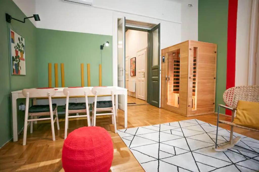 Unwind In Style W Sauna Dsgn 2Br Home Budapest Eksteriør billede