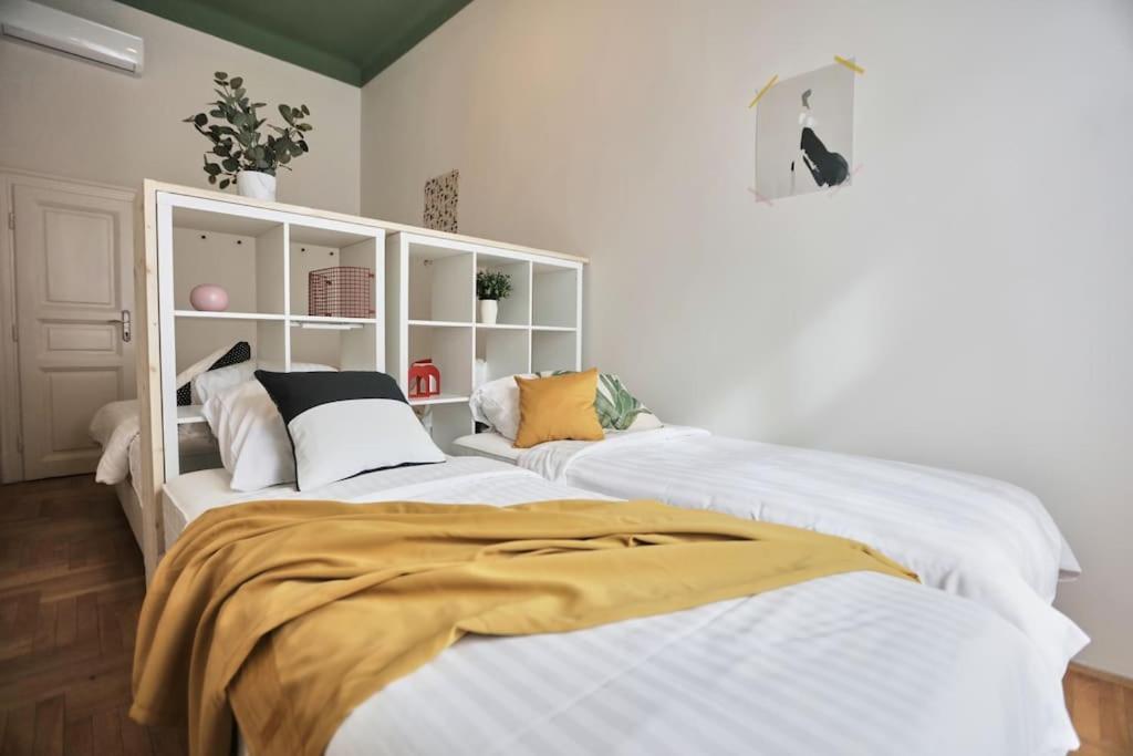 Unwind In Style W Sauna Dsgn 2Br Home Budapest Eksteriør billede