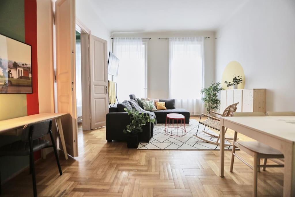 Unwind In Style W Sauna Dsgn 2Br Home Budapest Eksteriør billede