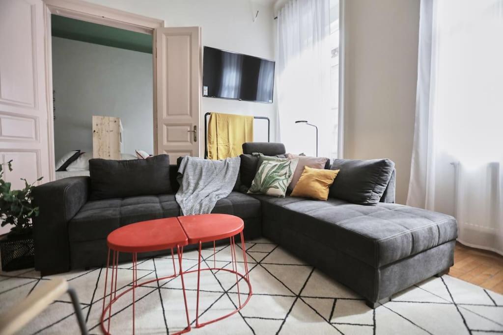 Unwind In Style W Sauna Dsgn 2Br Home Budapest Eksteriør billede