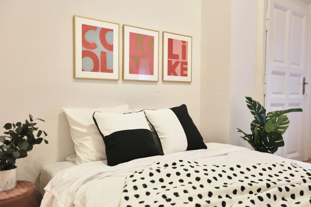 Unwind In Style W Sauna Dsgn 2Br Home Budapest Eksteriør billede