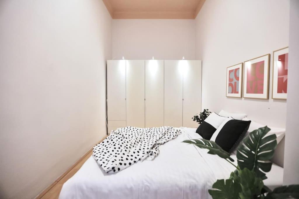 Unwind In Style W Sauna Dsgn 2Br Home Budapest Eksteriør billede