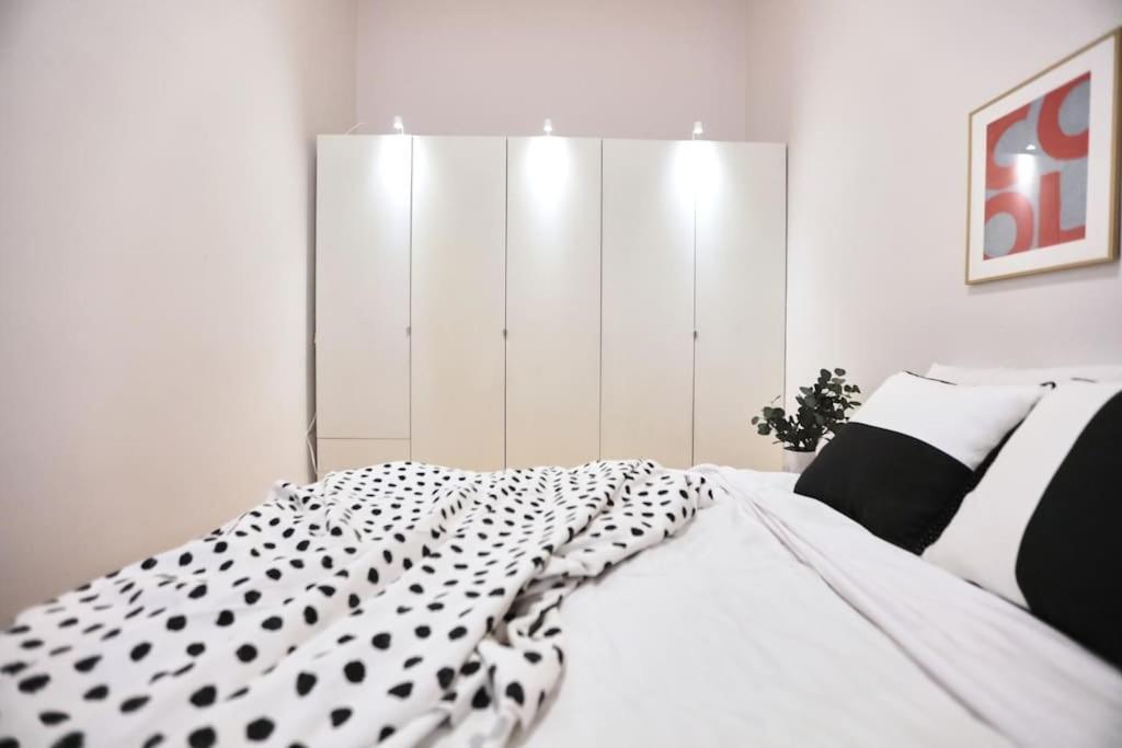 Unwind In Style W Sauna Dsgn 2Br Home Budapest Eksteriør billede