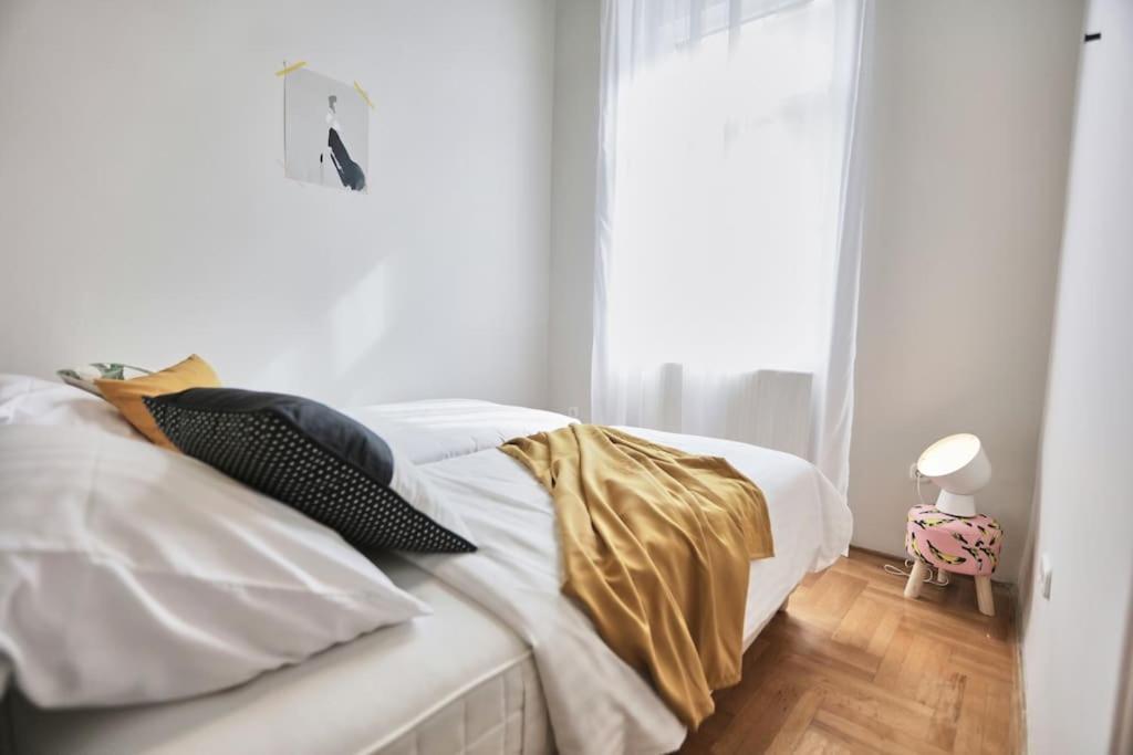 Unwind In Style W Sauna Dsgn 2Br Home Budapest Eksteriør billede