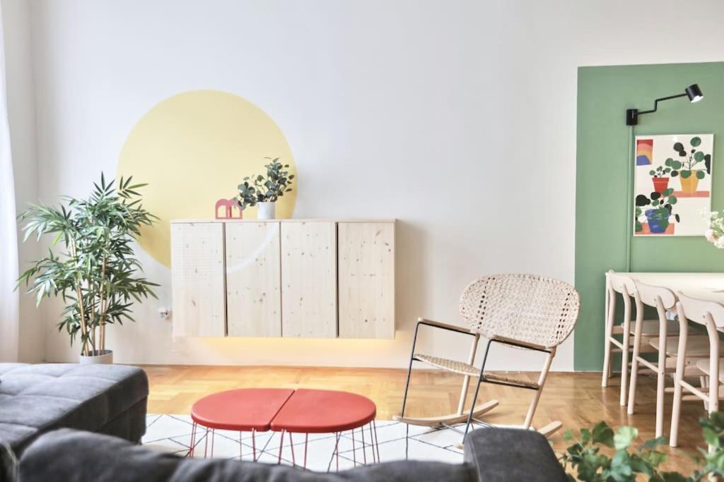 Unwind In Style W Sauna Dsgn 2Br Home Budapest Eksteriør billede