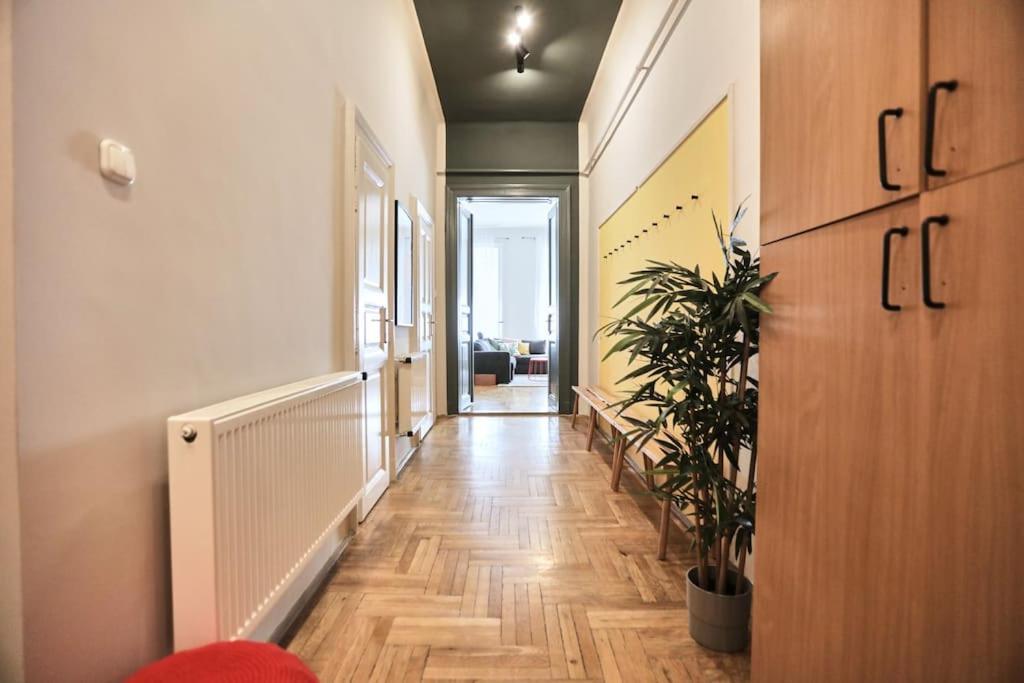 Unwind In Style W Sauna Dsgn 2Br Home Budapest Eksteriør billede