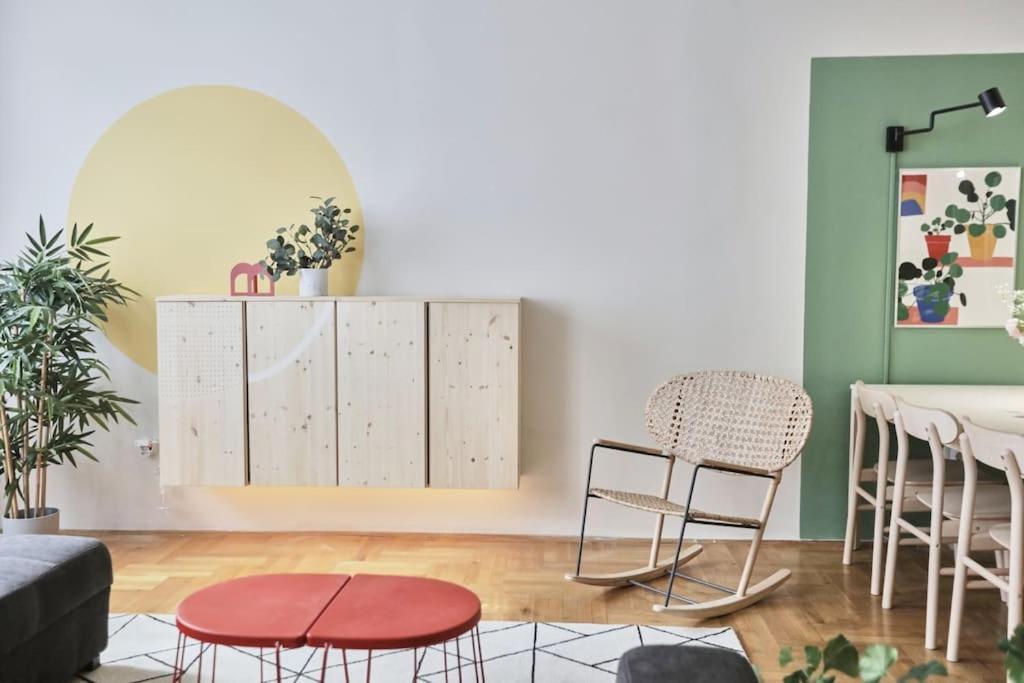 Unwind In Style W Sauna Dsgn 2Br Home Budapest Eksteriør billede