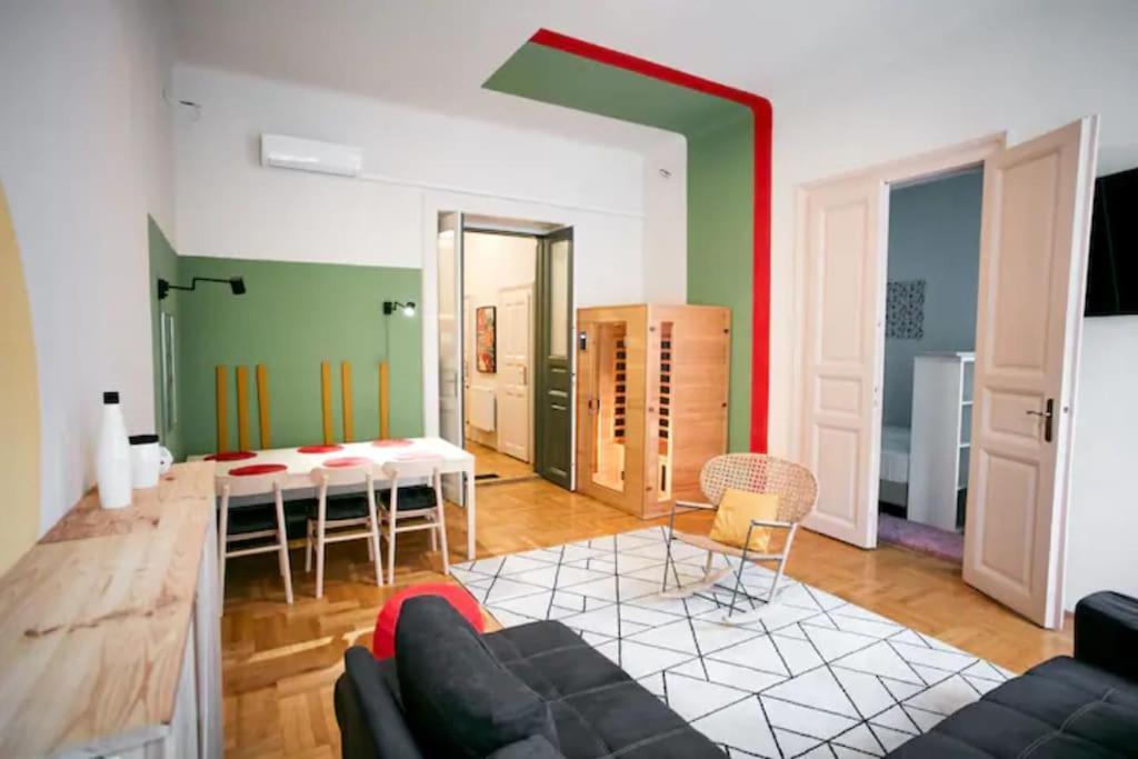 Unwind In Style W Sauna Dsgn 2Br Home Budapest Eksteriør billede